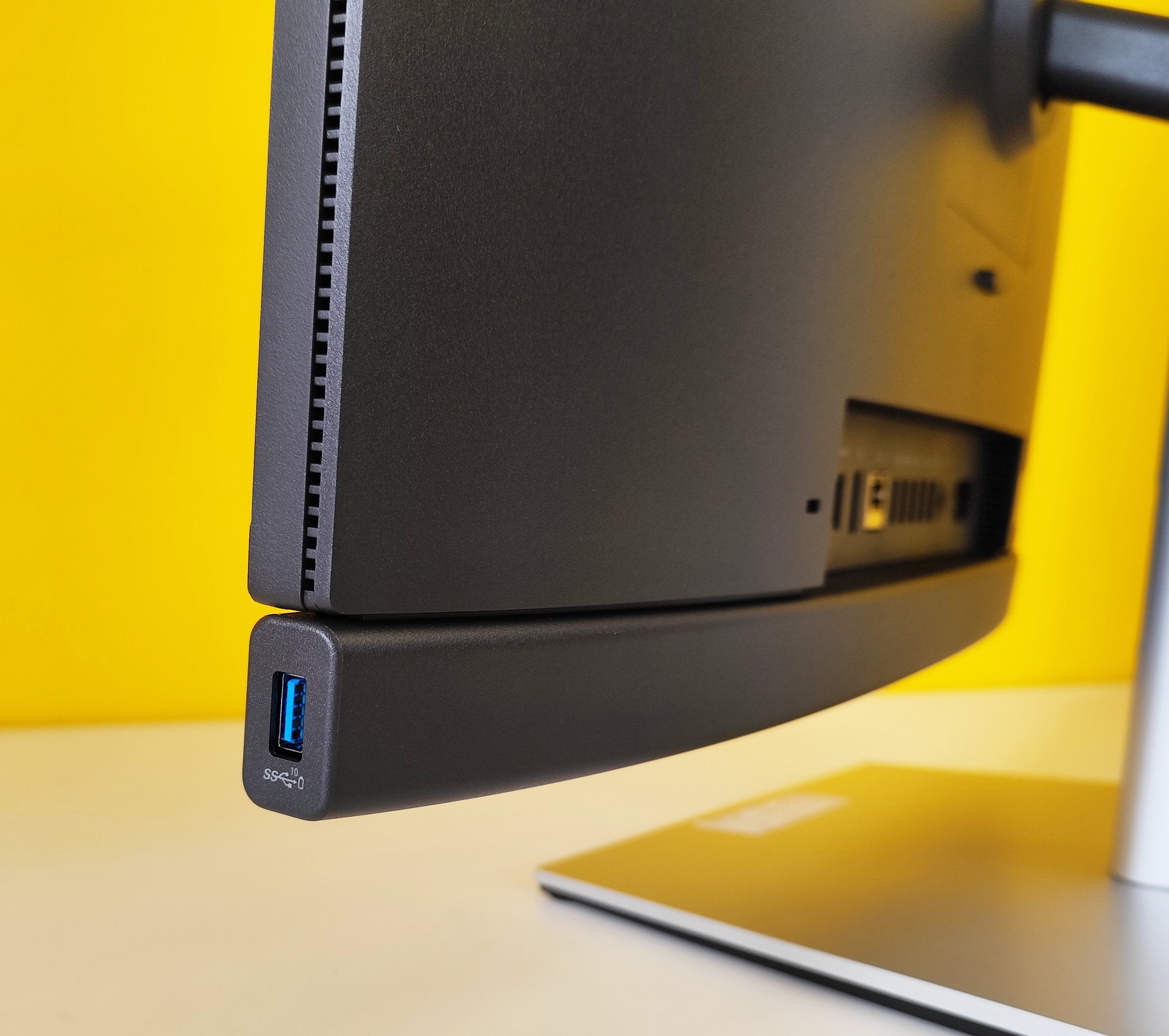 Dell OptiPlex All-in-One 7420 24 Dell OptiPlex All-in-One 7420 24